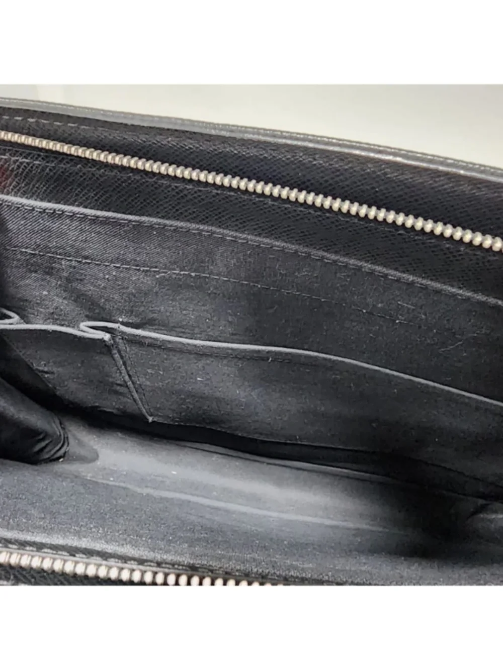 Authentic Louis Vuitton Taiga Lozan Briefcase Black